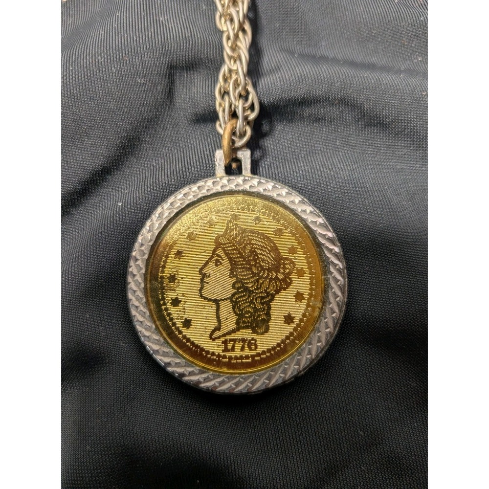 Gold Tone Bicentennial 1776 Twenty D Coin Medallion Pendant Necklace Replica Vtg